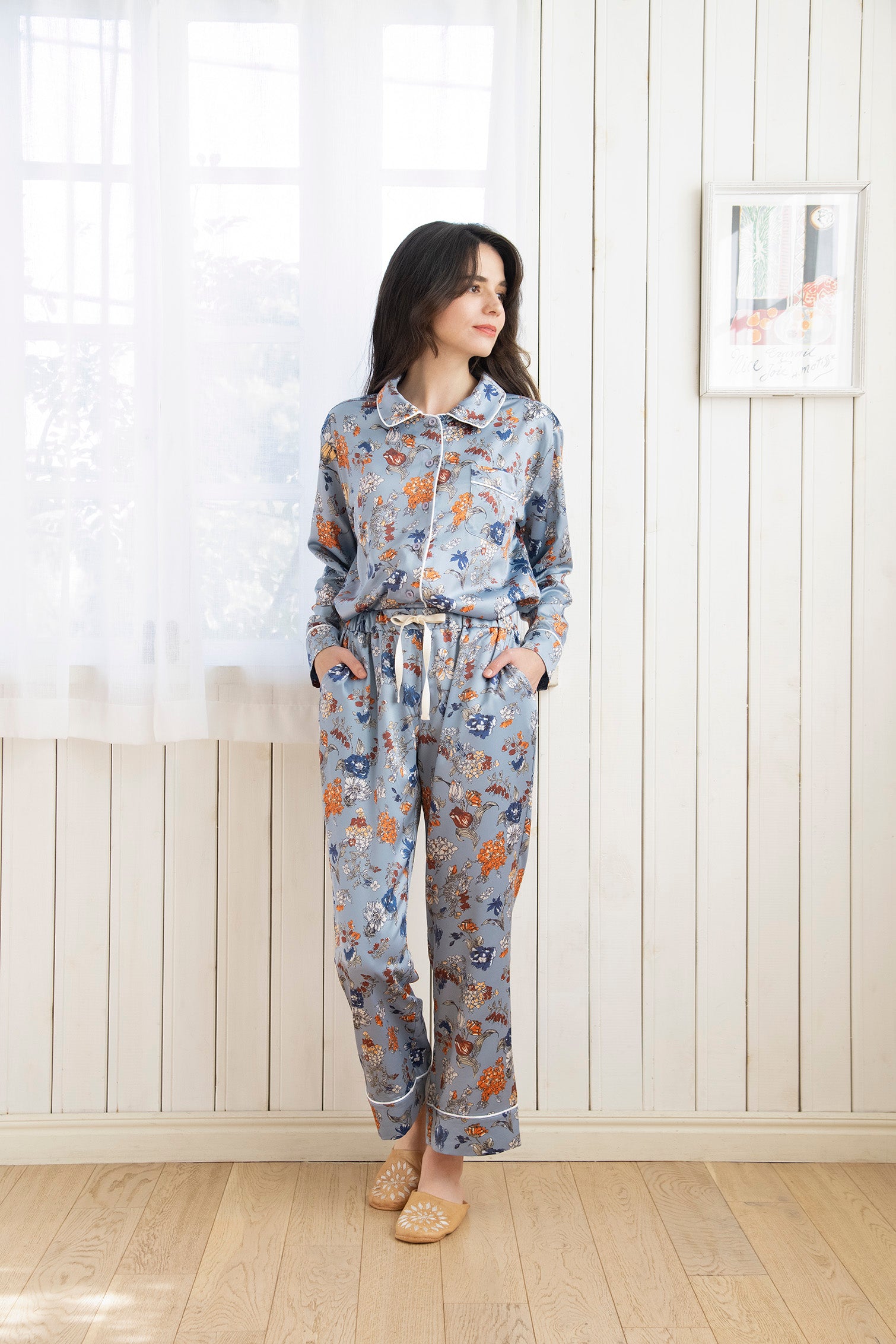 シルク100% 女性つぼみパジャマ 花柄クリーム地にオレンジ　XL 値下げ不可 シルクタッチ サテンフラワー 花柄パジャマ（ボトムス） – hilal ay