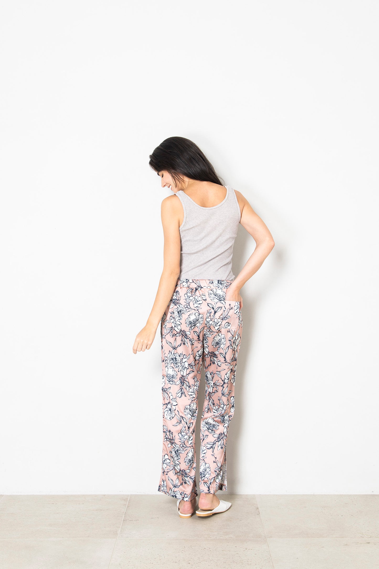 シルクタッチ Dahlia Relax Pants
